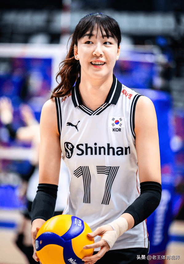 韩国女排同样4人得分上双,金多恩38扣16中1发以17分并列荣膺得分王,但