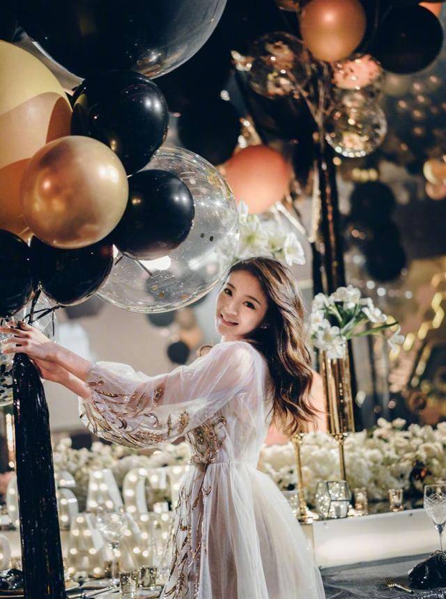 生活中的安以轩还颇有仪式感,女人看了也羡慕_礼服_方式_气息