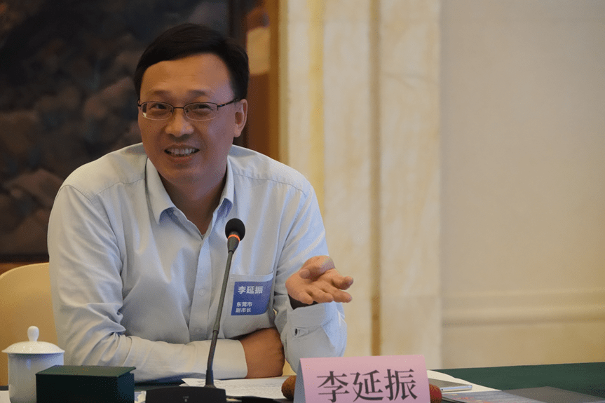 刘光滨常委,副市长指出,东莞由一个农业县发展为gdp过万亿的国际制造