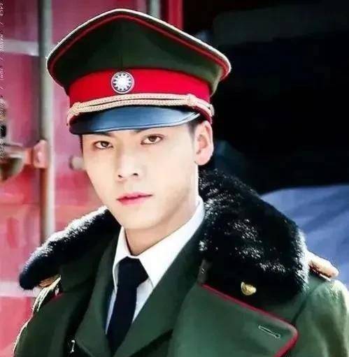 男星军装照大pk,陈伟霆最帅气,朱亚文,欧豪最有男子气概_造型_剧照