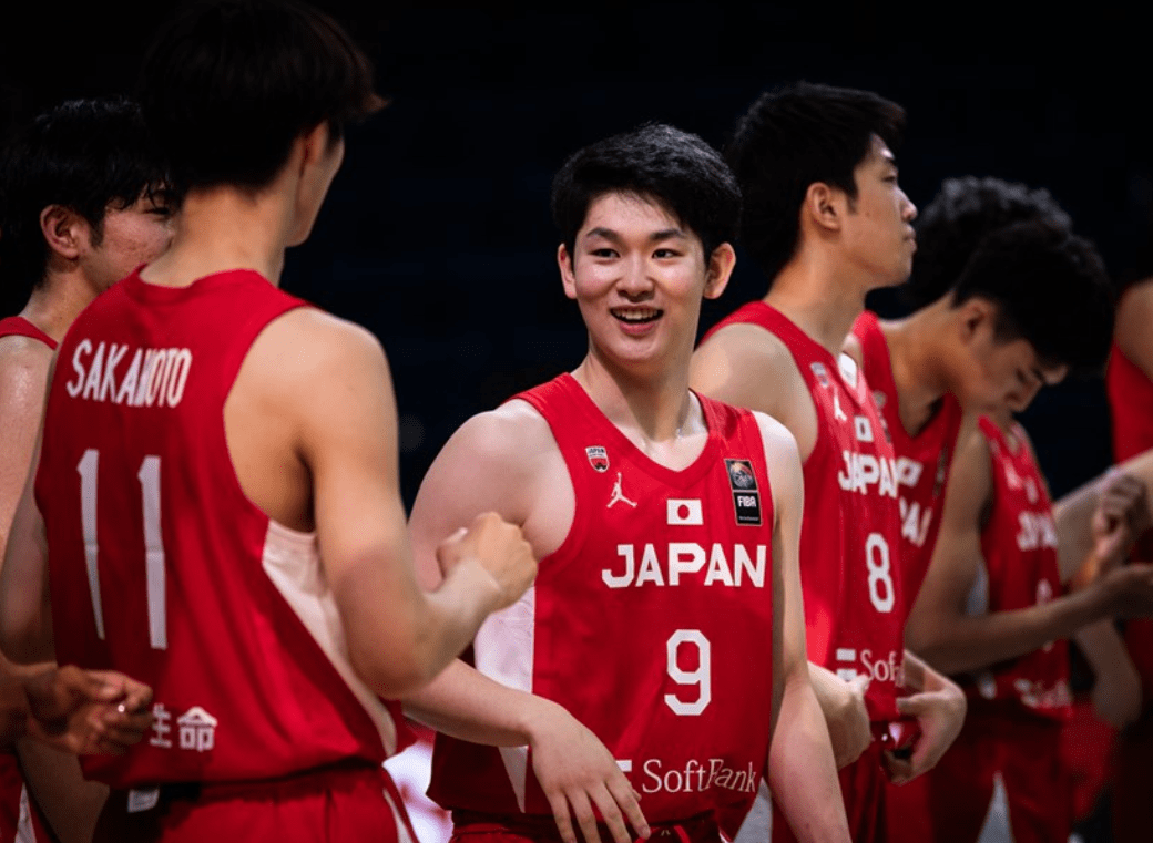 亚洲四队仅中国队赢了,日本韩国均惨败,卫冕冠军爆冷_决赛_对阵_韩国