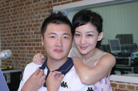 二,金武林事件2013年,孙楠参加了一档明星歌手竞技节目《全能星战》