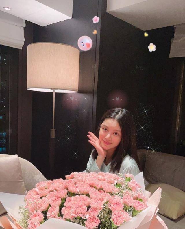 王灿生女后迎母亲节,素颜出镜晒出幸福感,杜淳对其十分宠爱_宝宝_母爱