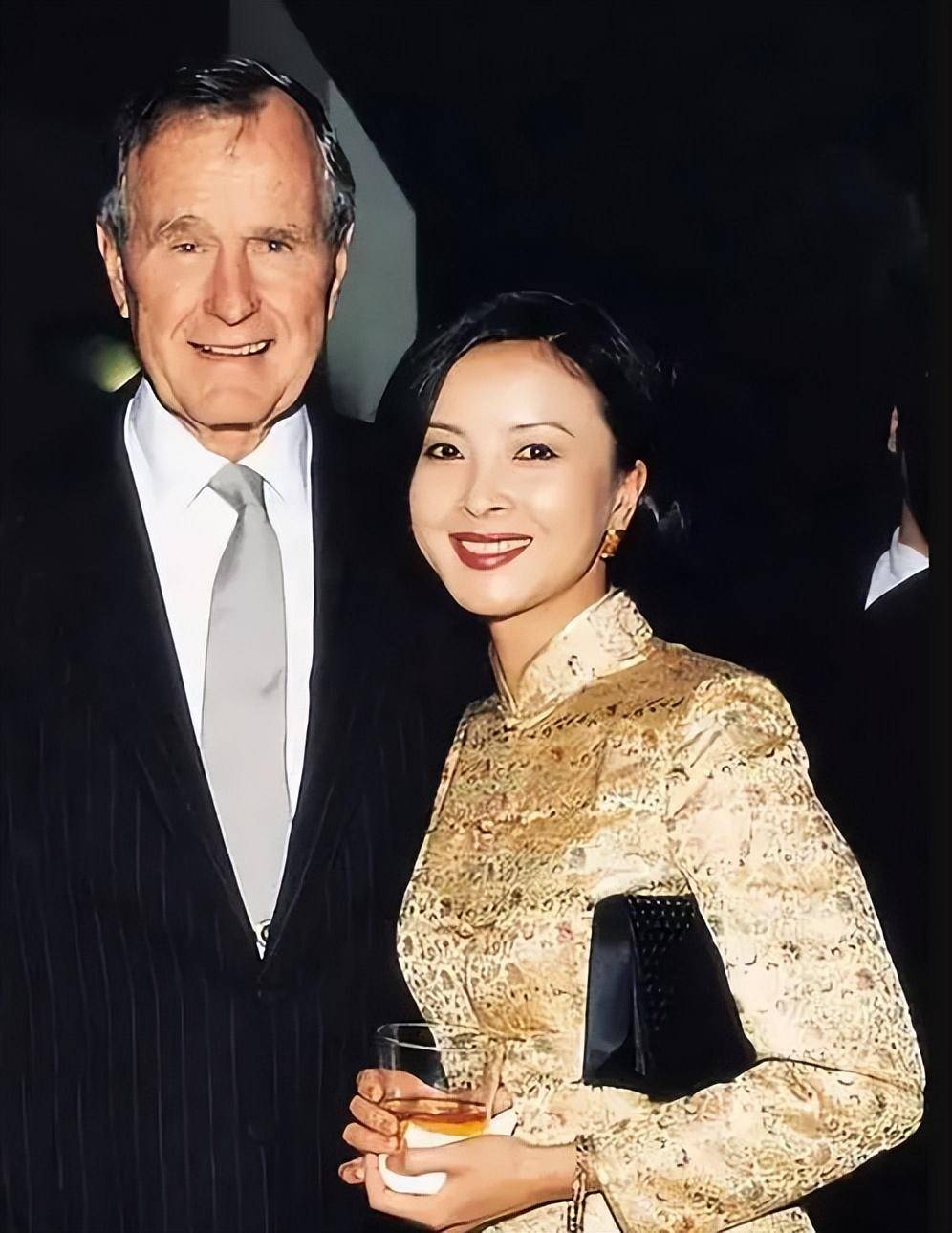 陈烨:35岁息影,嫁美国丈夫生两子,如今一家四口其乐融融_刘晓庆_生活