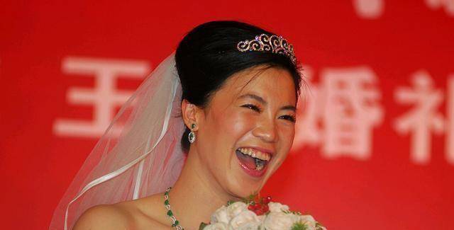 冠军分别是王楠,张怡宁(2次),李晓霞和丁宁,而且李晓霞还是世锦赛女单