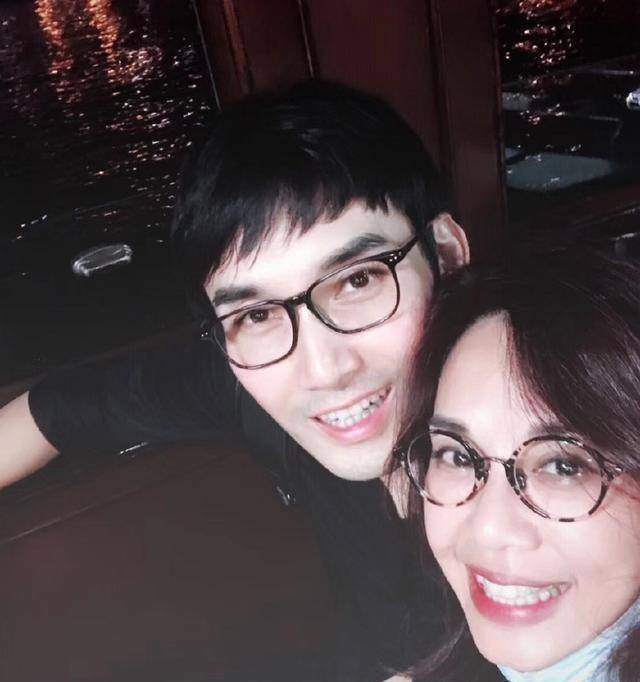 他们同名同姓,长相也相似,一个娶了大8岁的妻子,一个演技炸裂_张铎