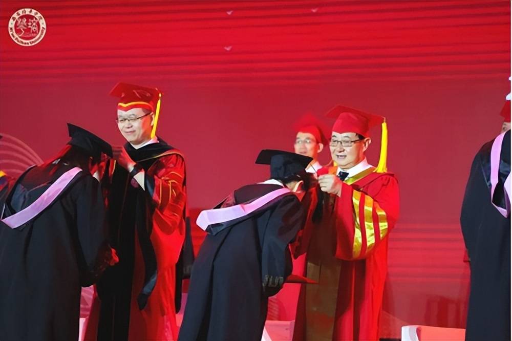 西安培华学院举行2023届毕业典礼暨学士学位授予仪式_毕业生_学子