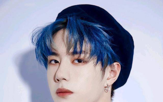 王一博,百变发型,呈现不一样的魅力_造型_小妖_中分