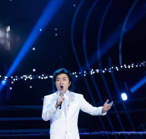 王祖蓝模仿廖昌永上热搜?今晚百变大咖秀一起泳动嘛?