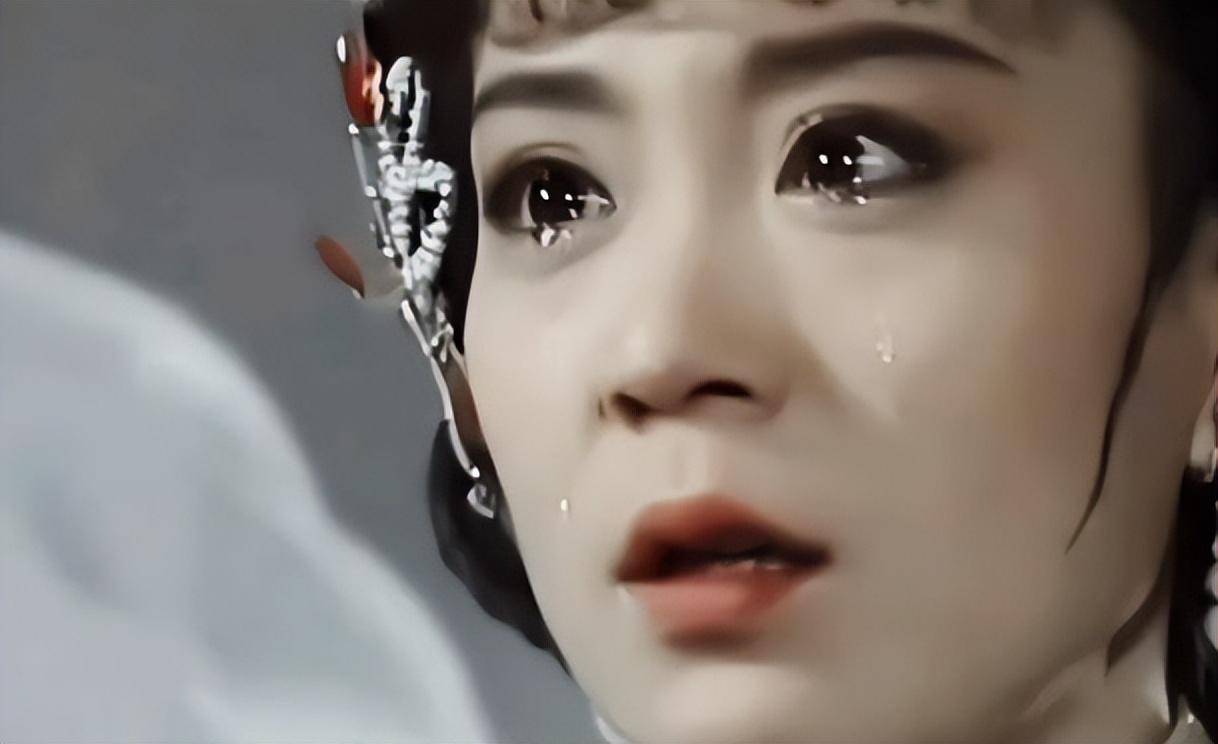 一路看去,63岁的刘雪华哭得很厉害,演技十足,尽显"演员功底"!