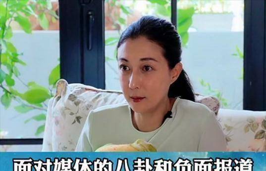 吴绮莉发视频否认恋上赵文卓,收成龙钱,以自己生活为荣_吴卓_什么