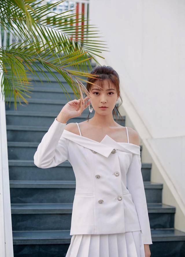 王妍之新剧成下饭神器演技在线引热议_艾玛_角色_姐妹