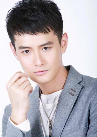 的"儿子",出道16年却不温不火,媳妇已成当红明星_王雨_李明启_王媛可