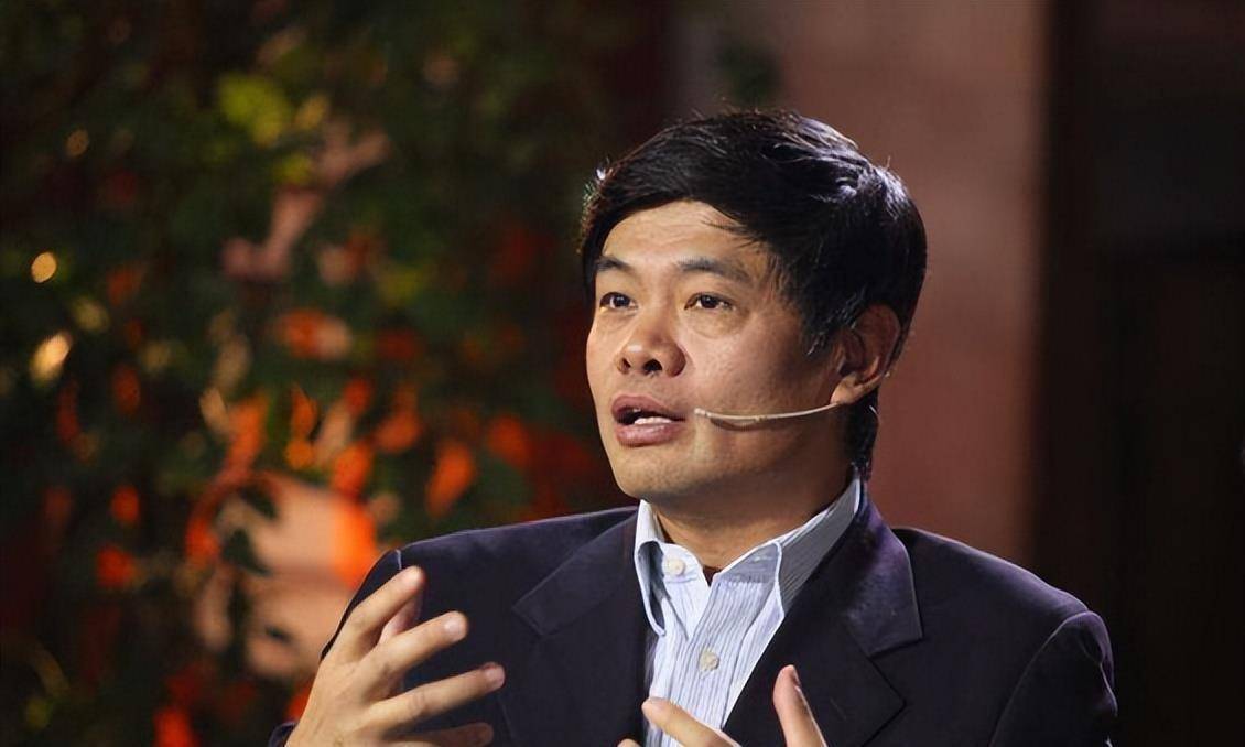 丁建趁机要了许戈辉的联系方式.