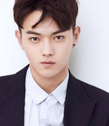 许凯18岁模特照流出,看到前后对比网友炸锅?