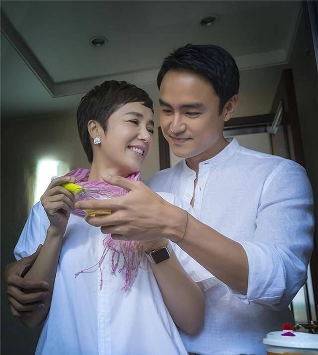 就这样,导演还故作眼瞎,为蒋雯丽安排了好几个小她十几岁的追求者,看