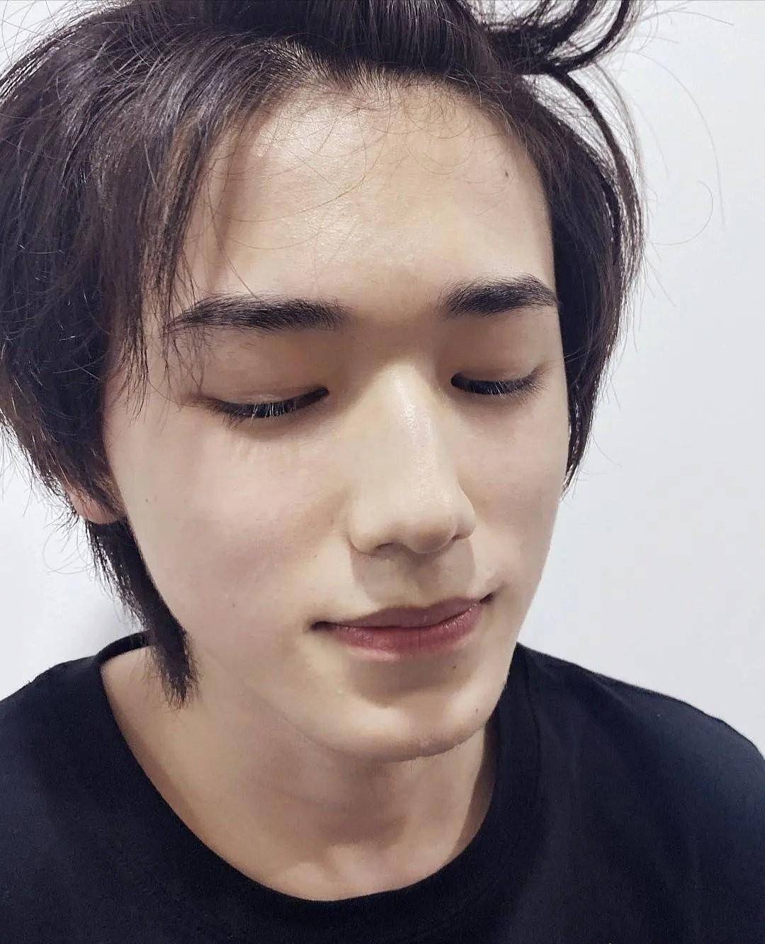 张艺兴:我没化妆,彭昱畅:我也没化妆,宋亚轩:不信不信_窦骁_陈学冬