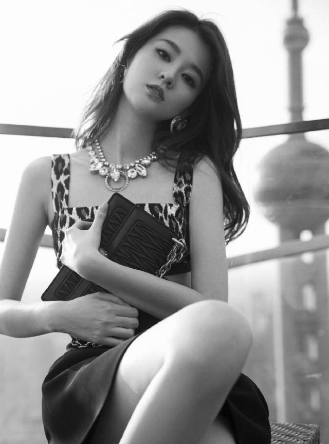 细腰美背大长腿,乔欣豹纹连衣短裙,性感超带范_设计_活动_身高