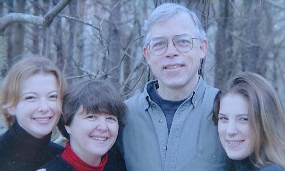 央视主持穆爱华:美国飞虎队后裔三代定居中国,称很自豪是中国人_穆爱