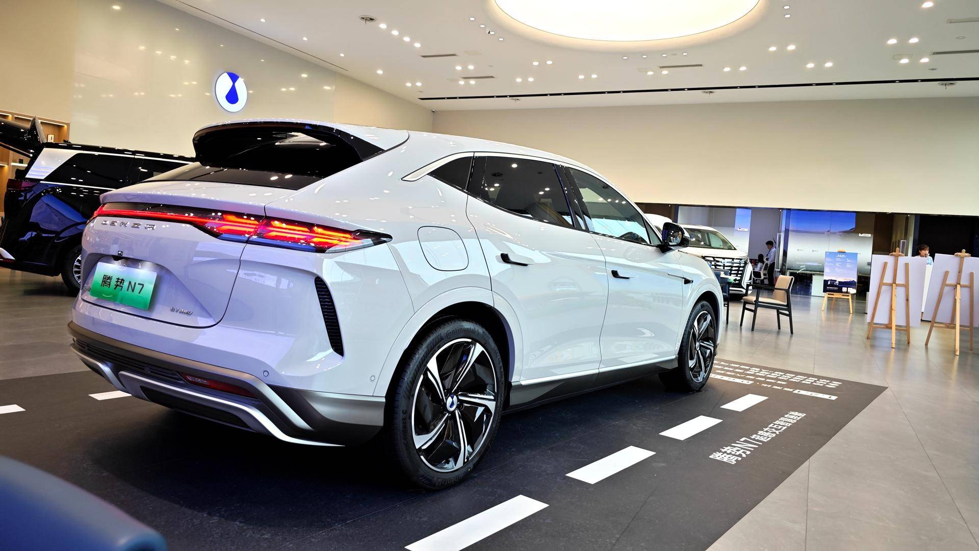 探店实拍腾势n7 30.18万元起/配空气悬架_搜狐汽车_搜狐网