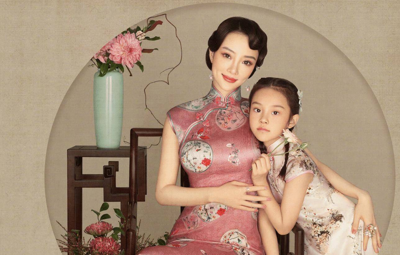 有种"逆袭"叫甜馨,当李小璐晒出女儿旗袍写真,这颜值没看错吧_贾乃亮