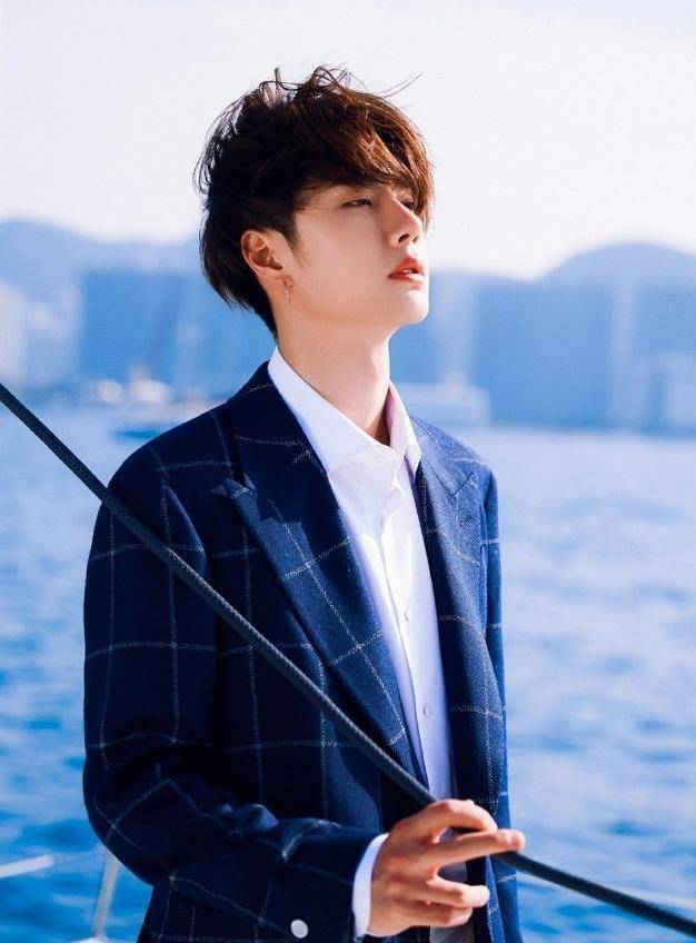 有种真实叫王一博的"绿洲",和微博两个画风,还被粉丝调侃_平台_明星