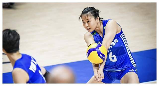 女排助理教练知错就改!