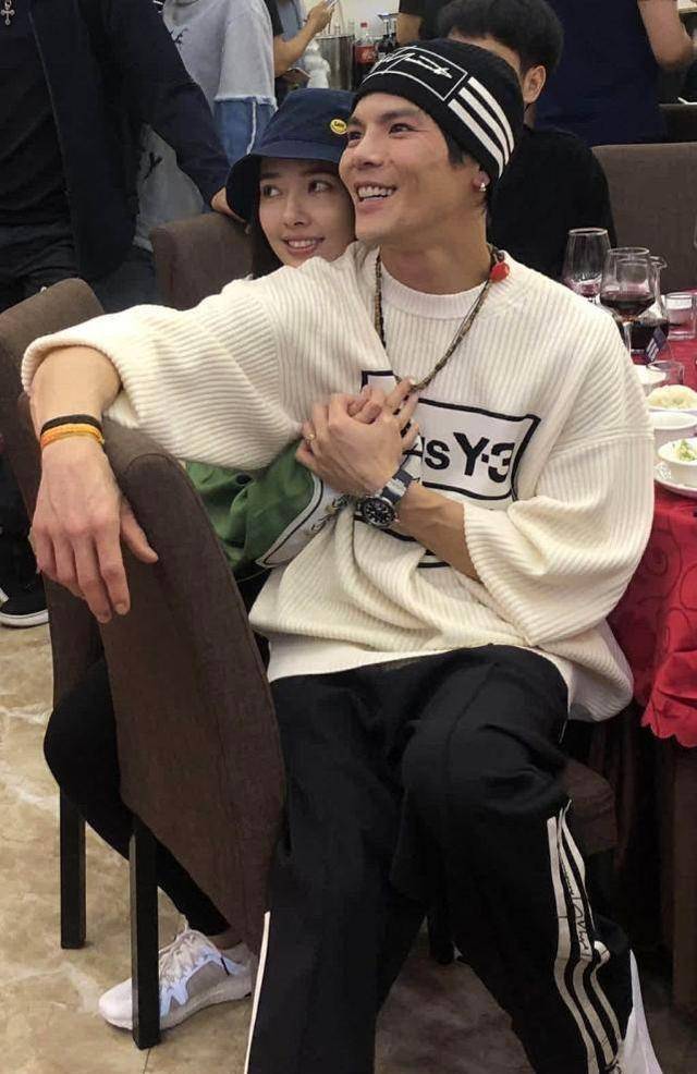 向太盼到跟郭碧婷见面日,郭爸做菜一反常态,盘子里被发现有头发_向佐