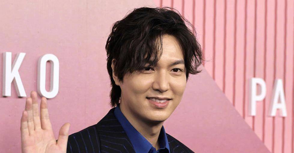 原来34岁的李敏镐真的老了,脸肿了,发型也老了,网友表示:好油腻_欧巴