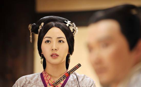 9年前她是杨幂助理,如今与杨幂平起平坐_徐飒_毕业_红楼梦