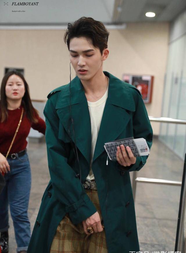 朱正廷新发型求生欲强?