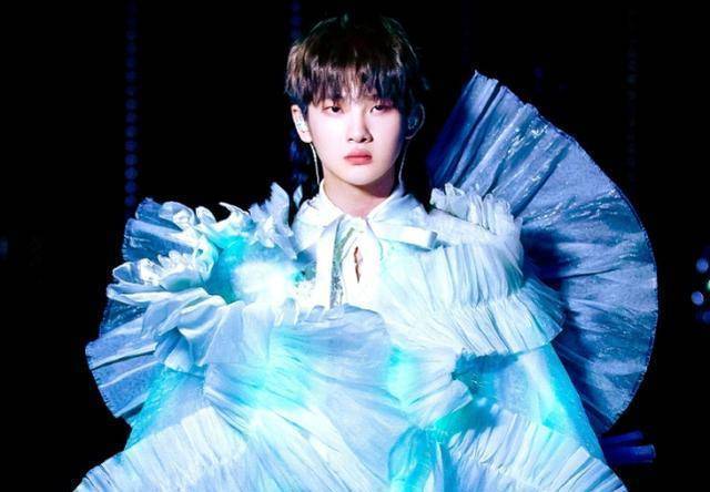 可以说现在是周震南的"至暗时刻",也至关r1se的"