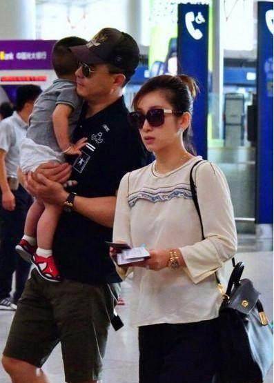 被李湘抢走对象,嫁二婚老公后和继子关系处成这样_秦海璐_王新军_儿子