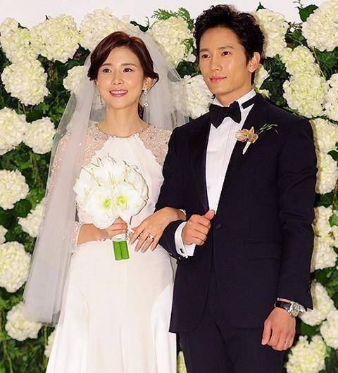 《上流世界》李宝英,池晟偶像剧般相识契机,婚后缘分仍持续发威_朴帅