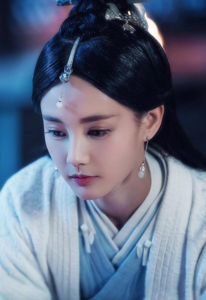 李一桐演技遭质疑,霸气回应网友,姐会让你闭嘴,话少人狠_观众_作品