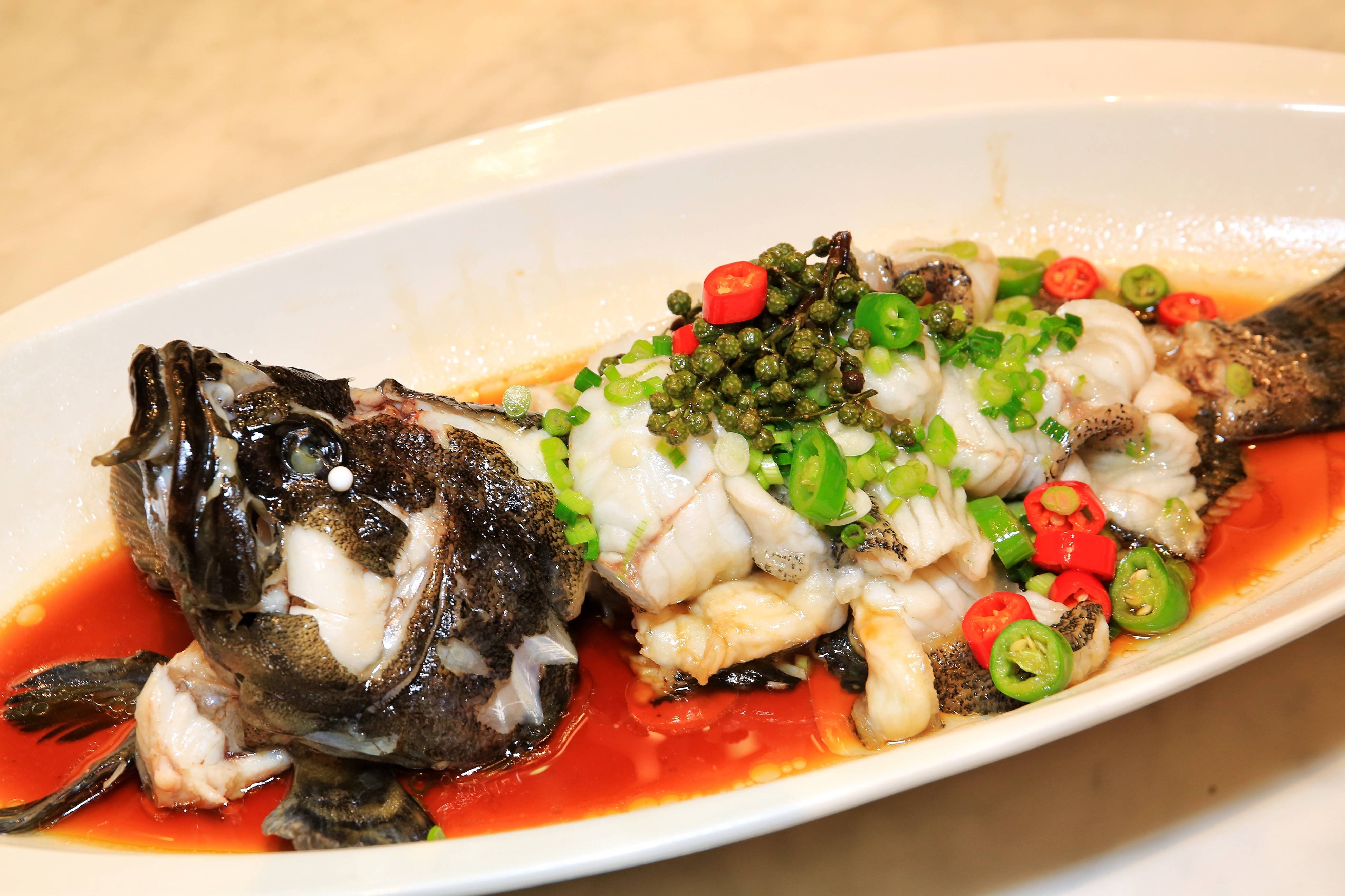 橙色,再加上霸气的名字,很是震撼～还有传统的大良煎虾饼,拆烩鱼茸羹