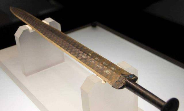 这件国宝铸造工艺非常复杂,偏偏因为清朝的不重视,最终流亡海外_具剑