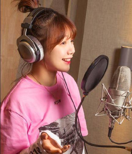 看了周洁琼的表演,才知道火箭少女和韩团差距,不仅仅在颜值身材_舞台