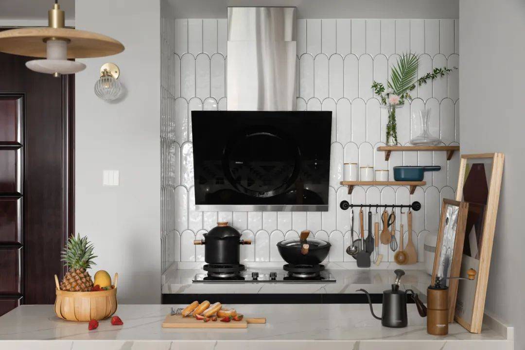 90㎡精装房大变样,把家徒四壁改成复古又个性的家,设计师牛啦!