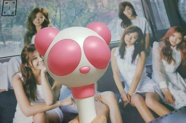 女团应援棒合集,twiceapink宇宙少女mamamoo,哪家最好看?