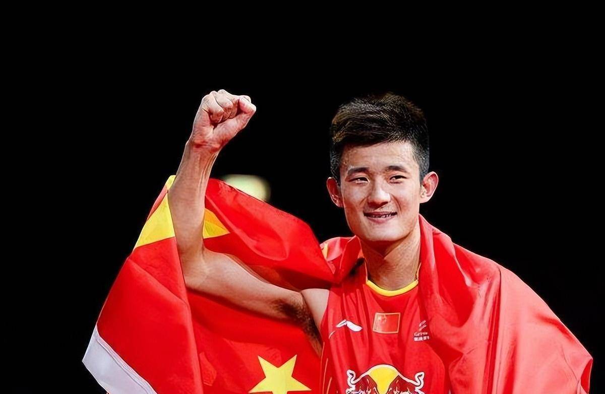 李宗伟:36岁患癌被迫退役,脖子皮肤脱落沾满枕头,喝水都要打麻药_男子