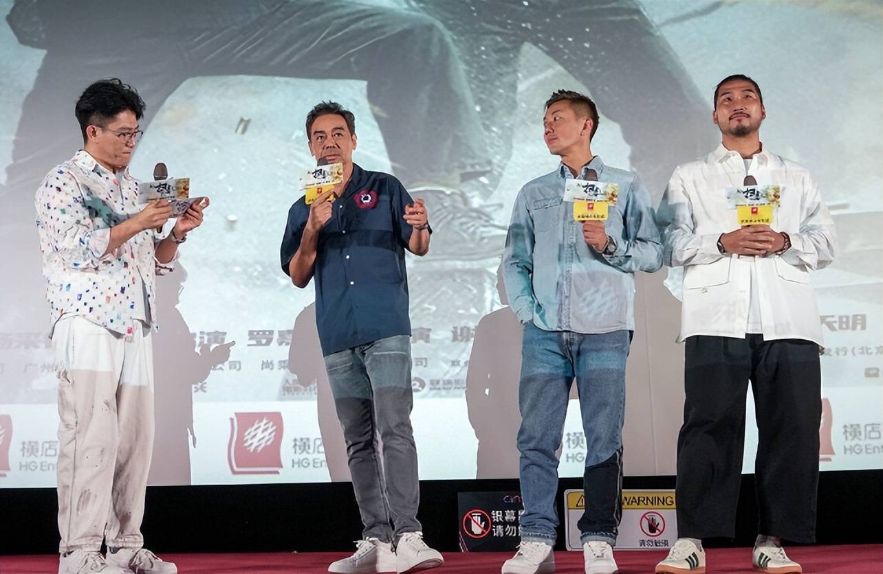 刘浩龙街头卖唱无人识,十元一首仍无人问津,容祖儿为其痴情6年_武汉