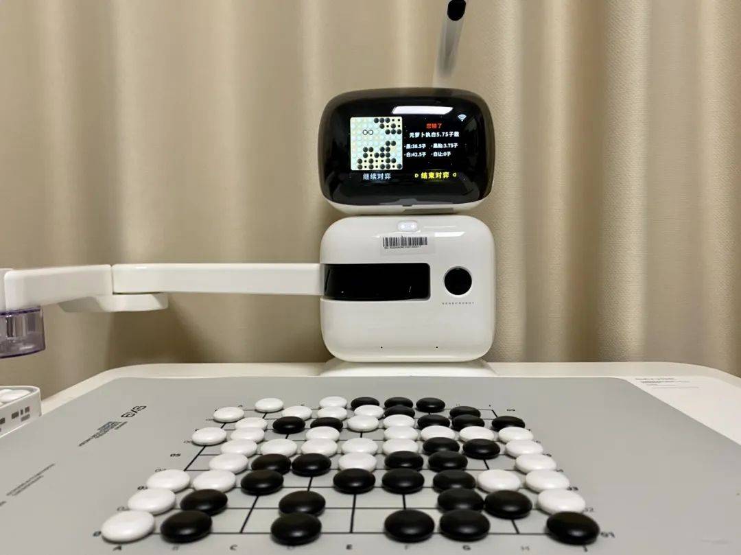 测评商汤元萝卜围棋机器人:"恐龙"塞进家庭机器人_对手_中国_用户