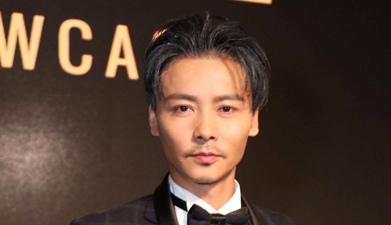 张晋凌晨三点给孩子喂奶:"西装暴徒"的铁汉柔情_蔡少芬_照片_什么