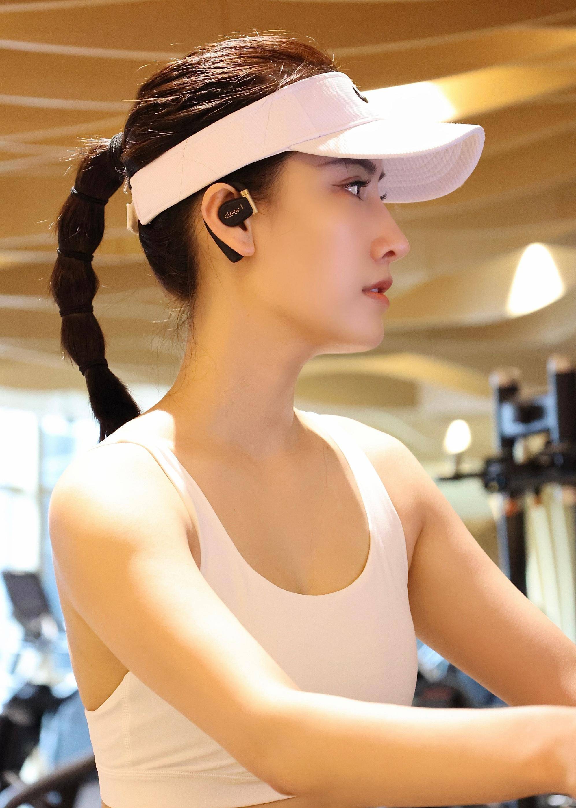 中国旅游小姐赛区冠军王晓娜发布最新训练照,身材苗条,皮肤白皙_照片