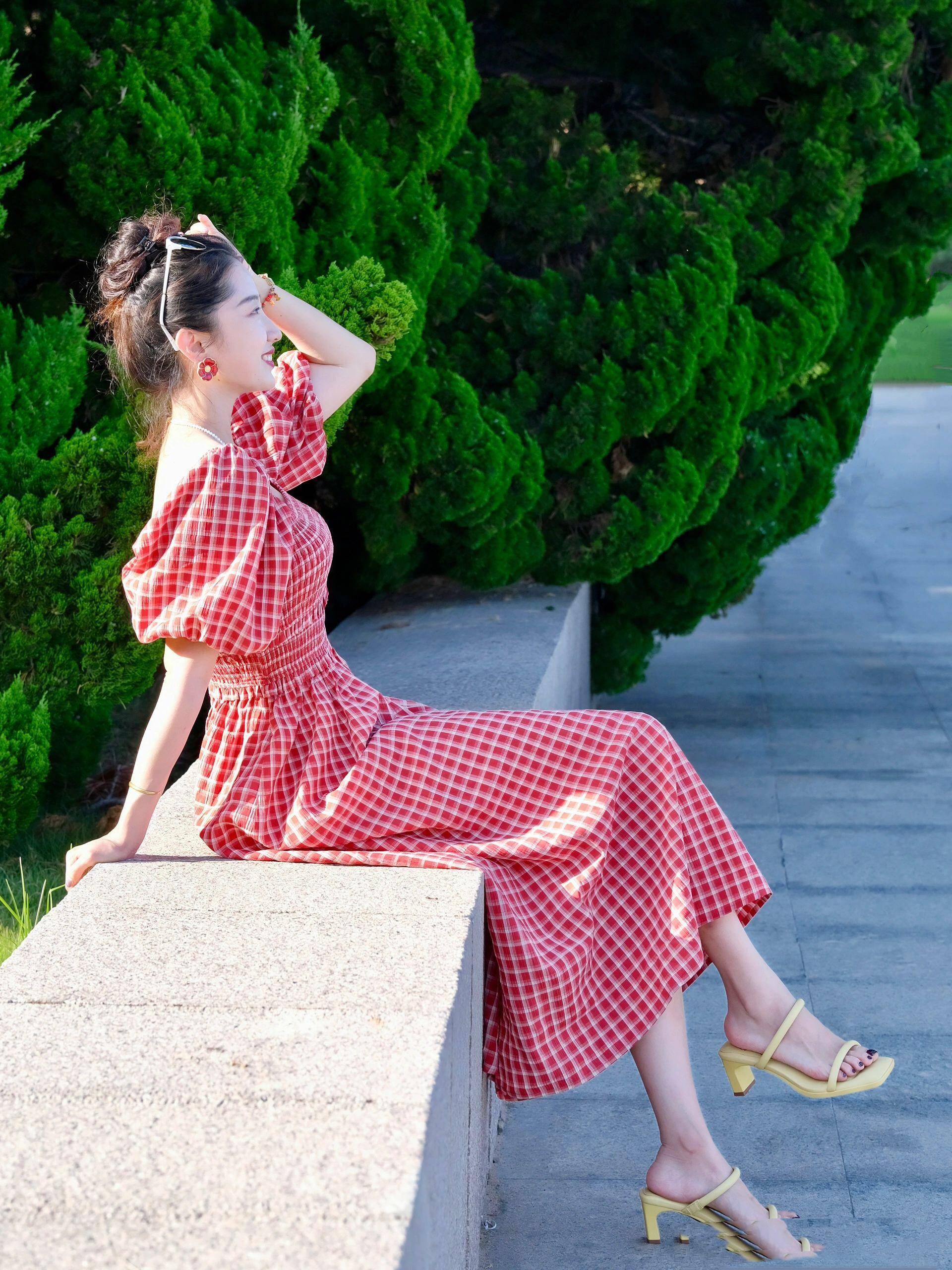 穿裙子拍照,各种好看的简约姿势,提高出片率也能拍美照_裙摆_动作