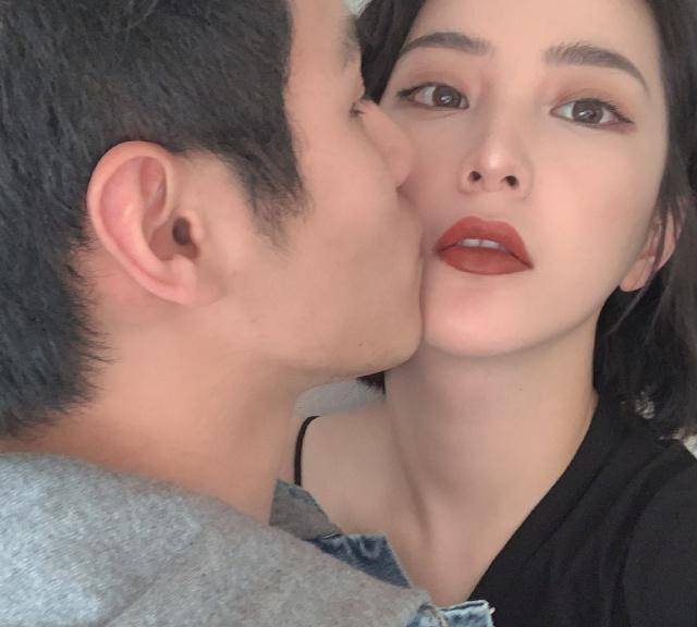 王思聪点赞后她删掉近照并设置评论门槛_王柳_恋情_微博