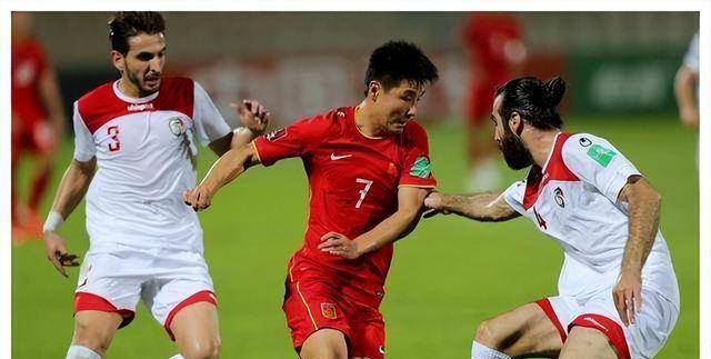 国足输球就算了连乌龙的难度都提高了_朱辰杰_球员_位置