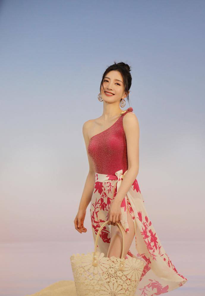 火龙果泳衣火了,调教功底可圈可点,展现独特魅力_时尚_姐姐_泳装