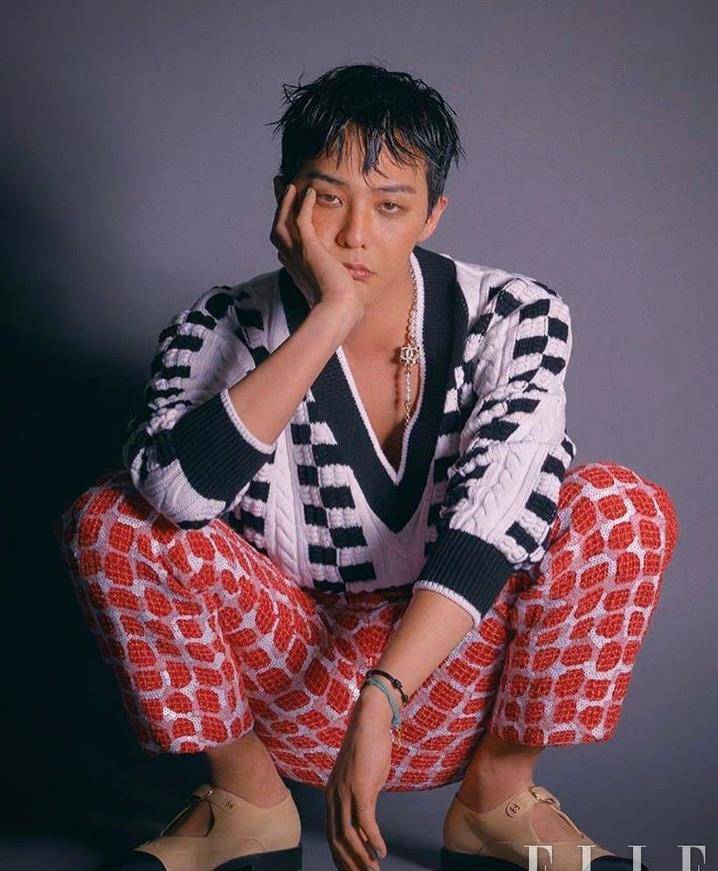 权志龙《elle》出道30周年内页大片,风格独特,始终引领时尚潮流_网友